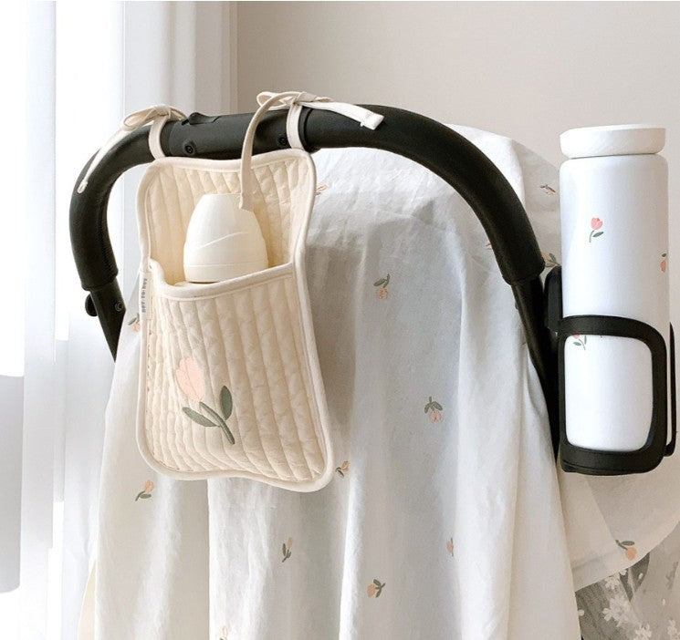Range-biberons et couches suspendu en coton