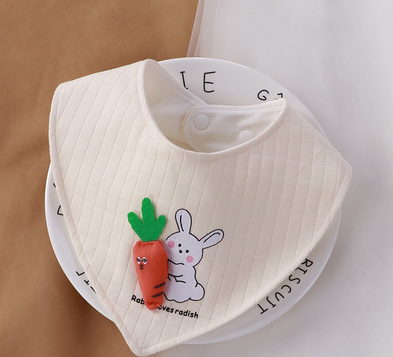 Bavoir triangulaire en coton motifs animaux