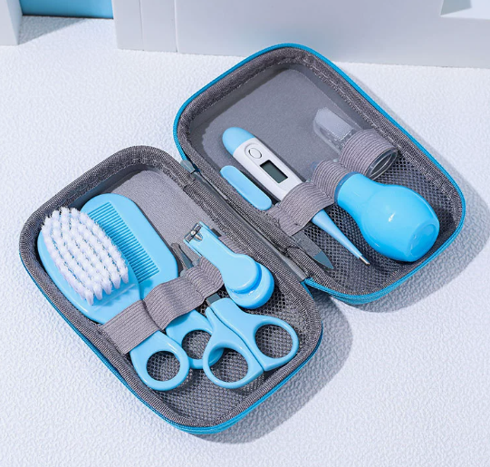 Kit Soin Bébé Huit Pièces : Thermomètre et Coupe-Ongles