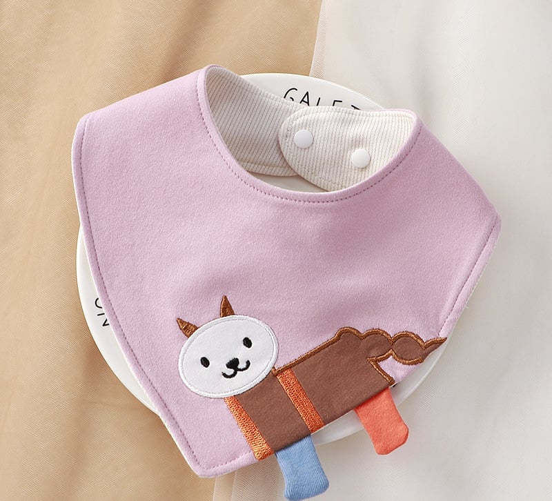 Bavoir triangulaire en coton motifs animaux