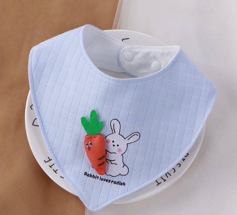 Bavoir triangulaire en coton motifs animaux